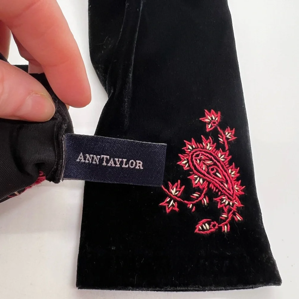 Ann Taylor Velvety Gloves Stretchy OSFA, lightweight